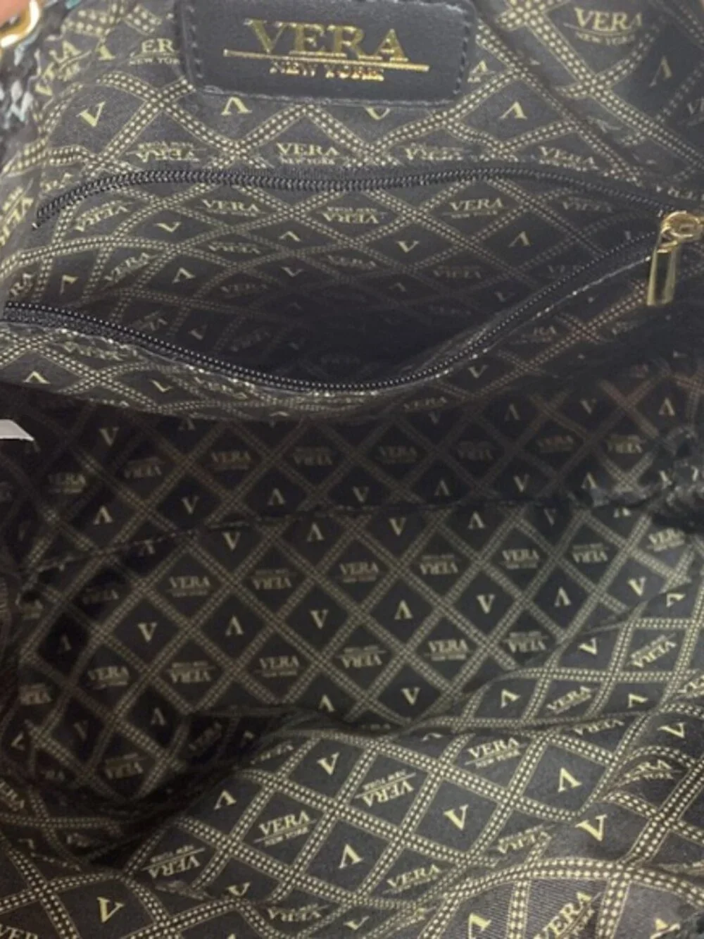 Vera New York Isabella Chain Drawstring Backpack Purse EUC Stylish & Chic